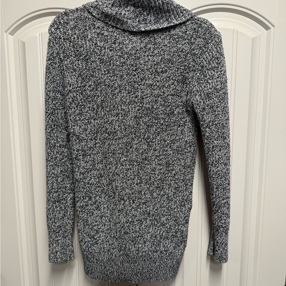 Abercrombie & Fitch Black and White Knit Sweater - Picture 2 of 3
